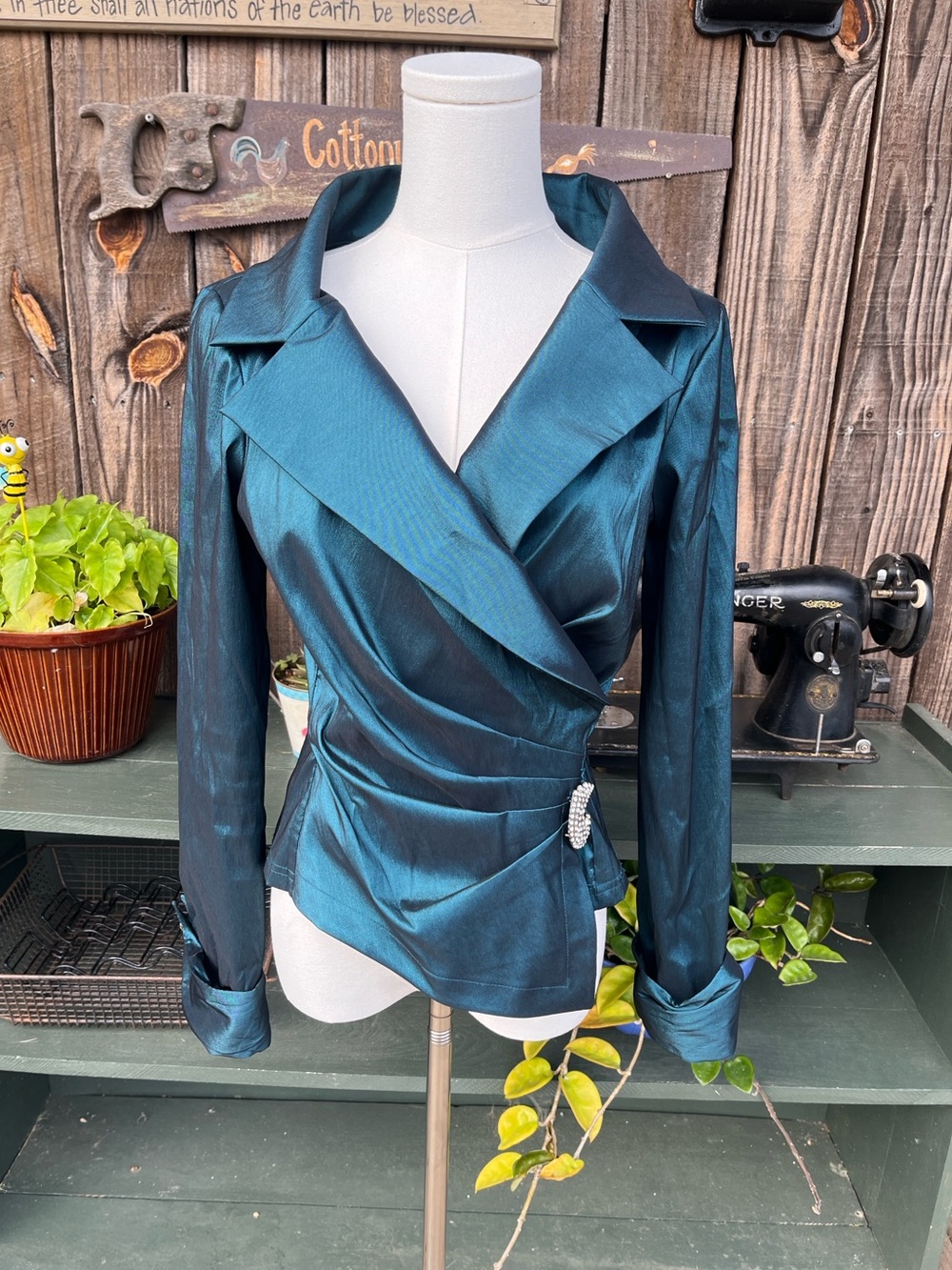 Vintage CACHET size 6 embellished top emerald grain